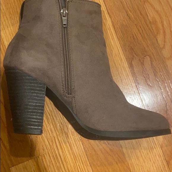 BOOTIES - Picture 2 of 4